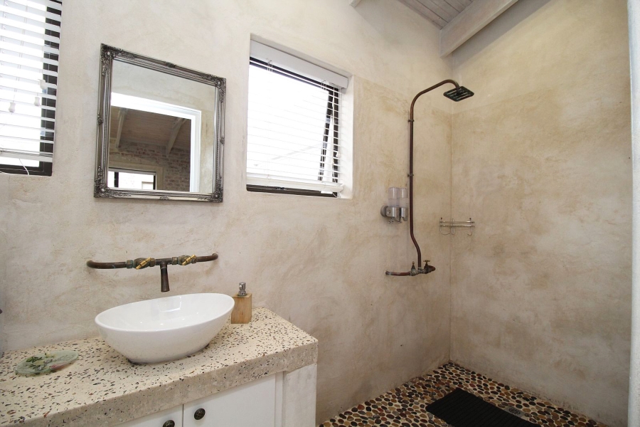5 Bedroom Property for Sale in Middedorp Western Cape